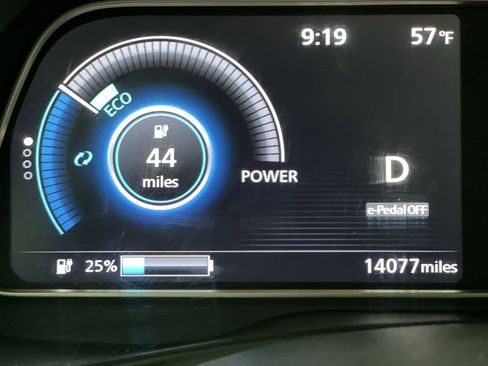 Used 2025 Nissan Leaf S image 19