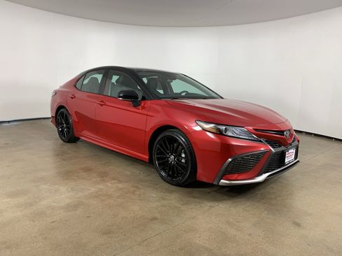 Used 2022 Toyota Camry XSE image 5