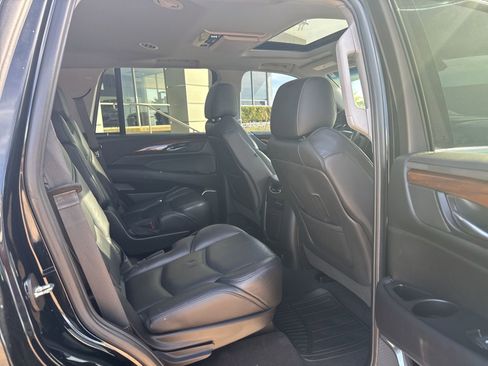 Used 2019 Cadillac Escalade Premium Luxury AWD/4WD image 30