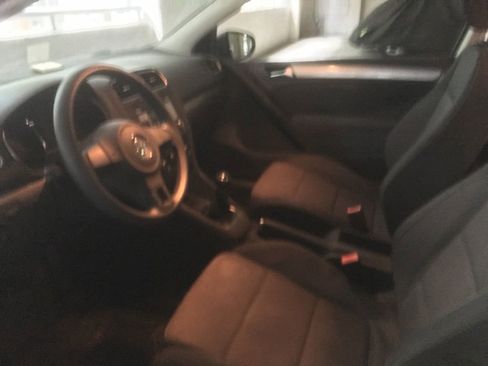 Used 2010 Volkswagen Golf 2-Door FWD image 3