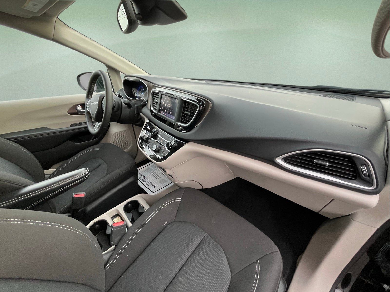 Used 2023 Chrysler Voyager LX FWD image 31