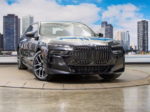 Used 2025 BMW 750e xDrive w/ Executive Package image 1