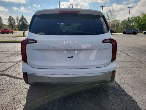 Used 2024 Kia Telluride S FWD image 5