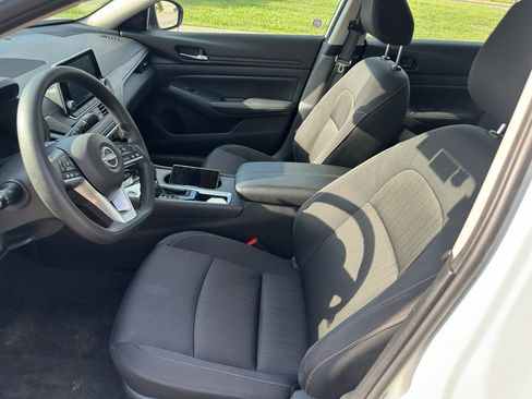Used 2025 Nissan Altima 2.5 SV FWD image 16