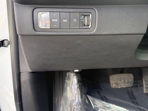 Used 2025 Chevrolet Traverse High Country w/ LPO, Floor Liner Package AWD/4WD image 28