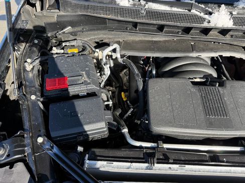 Used 2025 Chevrolet Suburban Z71 image 12