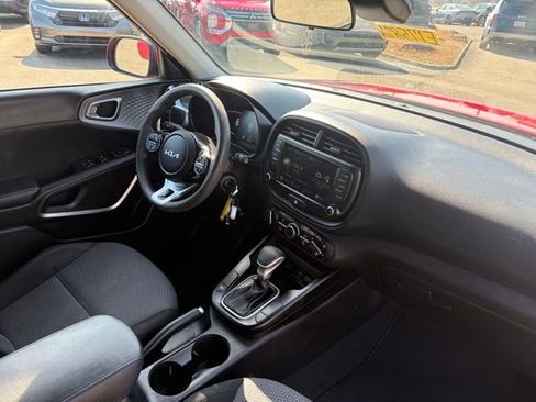 Certified 2023 Kia Soul LX w/ LX Technology Package image 7