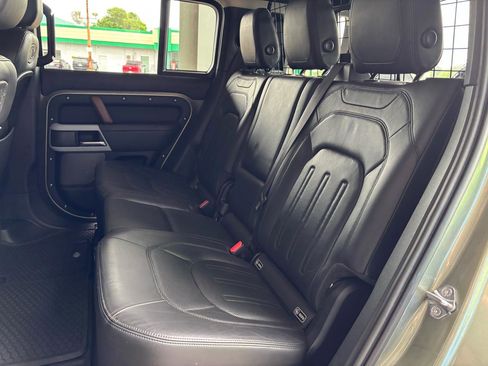 Used 2020 Land Rover Defender 110 SE AWD/4WD image 25