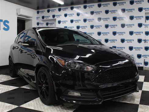 Used 2016 Ford Focus ST w/ Equipment Group 402A image 5