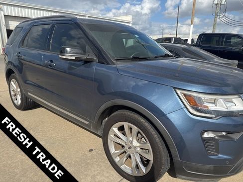 Used 2018 Ford Explorer XLT w/ Equipment Group 202A image 3