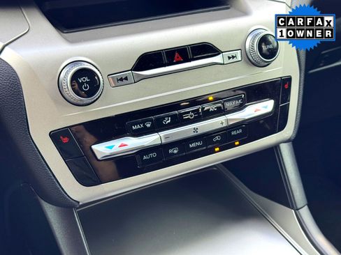 Used 2022 Ford Explorer XLT image 28