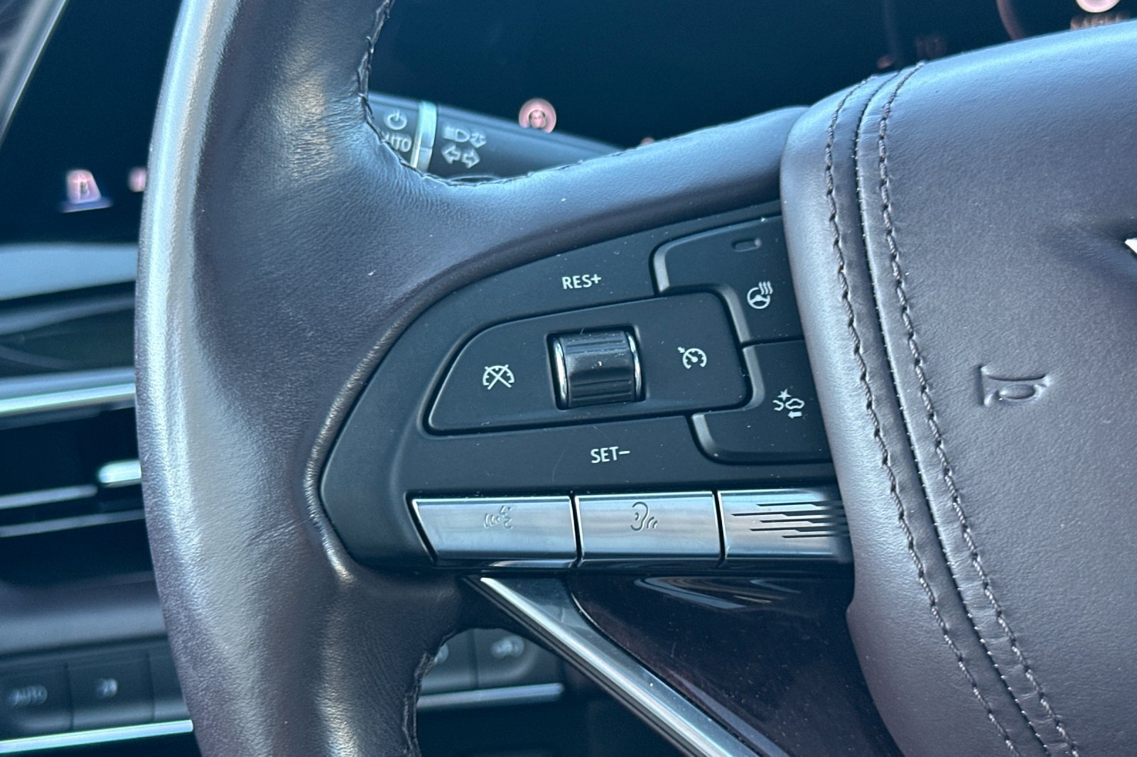 Used 2021 Cadillac Escalade ESV Sport Platinum AWD/4WD image 36