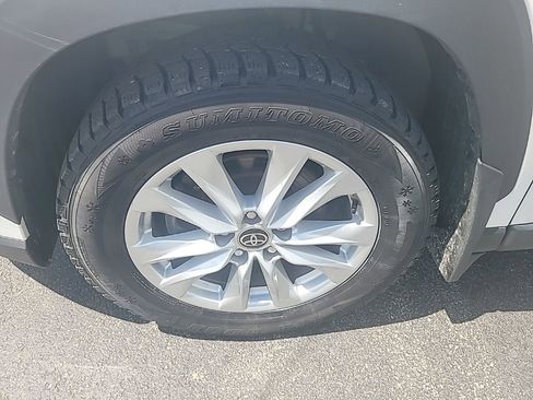 Used 2022 Toyota Corolla Cross LE image 10