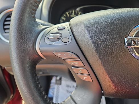 Used 2020 Nissan Pathfinder SV AWD/4WD image 18