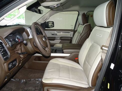 Used 2025 RAM 1500 Laramie image 10