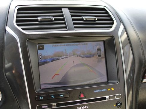 Used 2017 Ford Explorer Platinum image 14