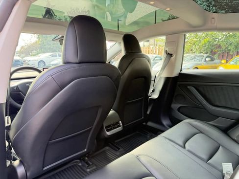 Used 2022 Tesla Model 3 Long Range AWD/4WD image 17