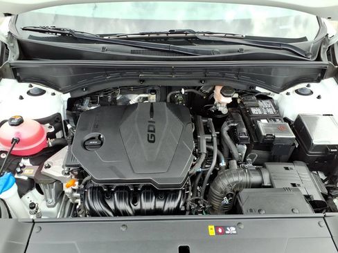 Certified 2024 Kia Sorento LX FWD image 9