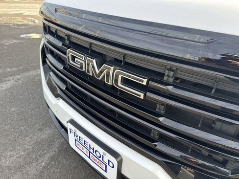 Used 2023 GMC Acadia SLT w/ Elevation Edition image 31