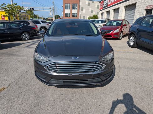 Used 2018 Ford Fusion SE image 3