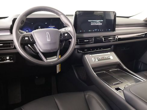New 2026 Lincoln Aviator AWD image 2