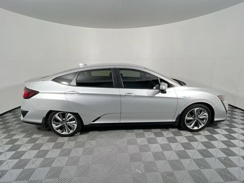Used 2021 Honda Clarity Touring image 2