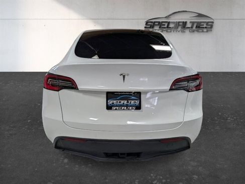 Used 2021 Tesla Model Y Long Range image 9