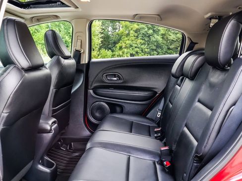 Used 2020 Honda HR-V Touring image 20