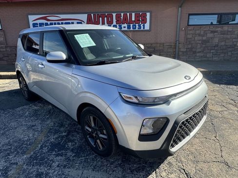 Used 2021 Kia Soul S image 3