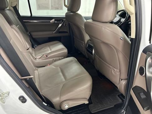 Used 2022 Lexus GX 460 Luxury w/ Sport Design Package AWD/4WD image 14
