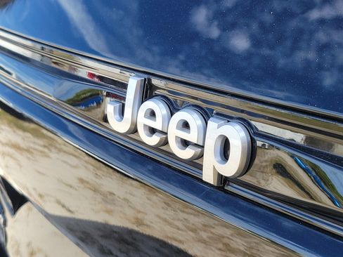 New 2025 Jeep Grand Cherokee Limited w/ Trailer Tow Package AWD/4WD image 7