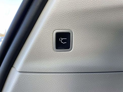 Used 2022 Chrysler Pacifica Touring-L image 28