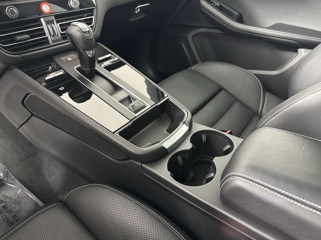 Certified 2026 Porsche Macan Turbo AWD/4WD image 31