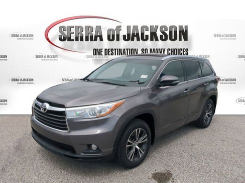 Used 2016 Toyota Highlander XLE FWD image 4