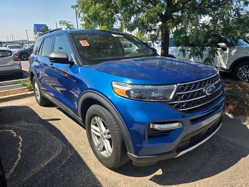 Used 2021 Ford Explorer XLT w/ Equipment Group 202A AWD/4WD image 16