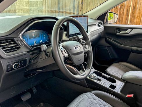 Used 2023 Ford Escape Platinum w/ Premium Technology Package AWD/4WD image 15