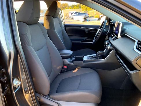 Used 2023 Toyota RAV4 LE image 8