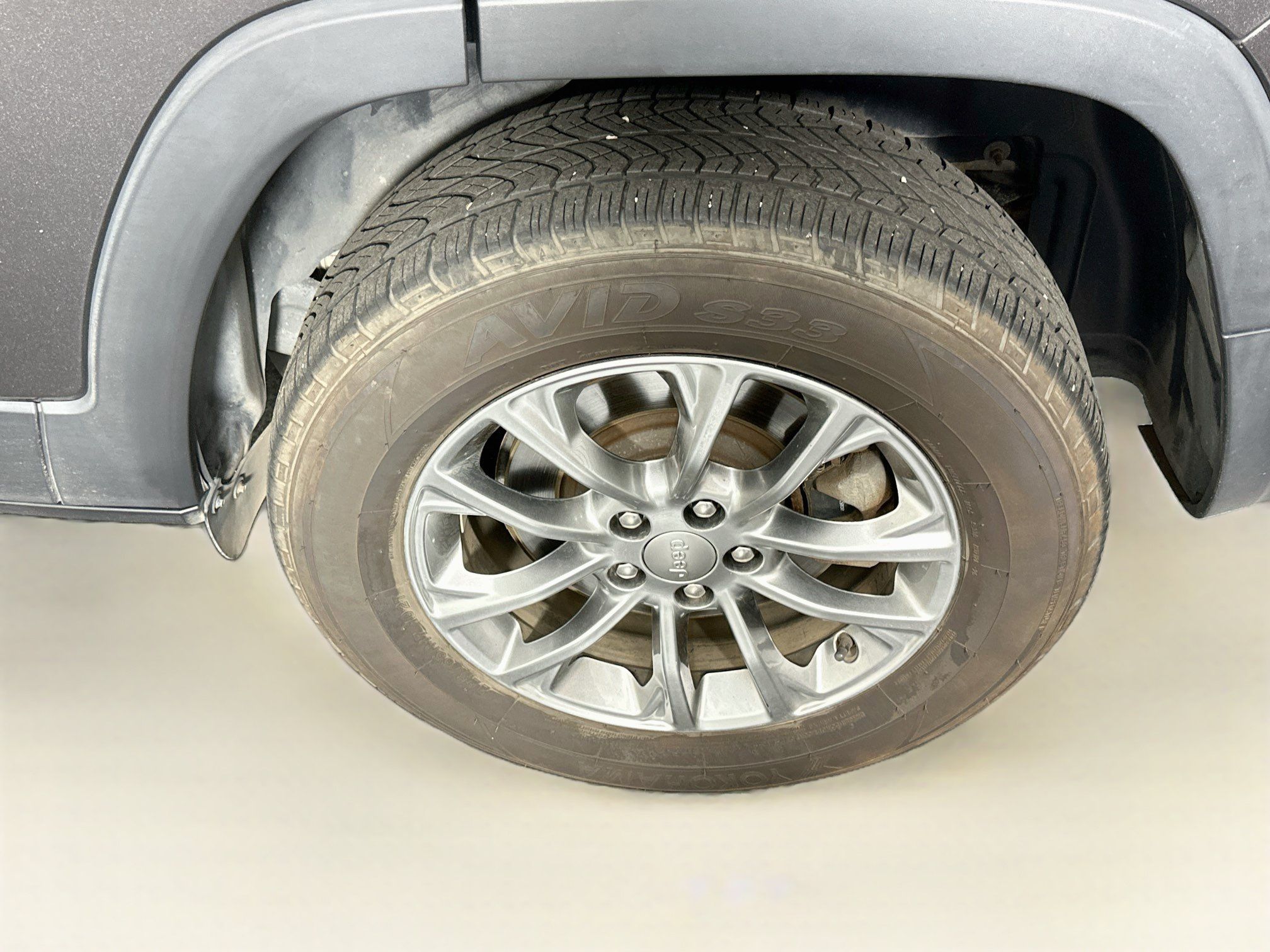 Used 2019 Jeep Cherokee Latitude Plus w/ Cold Weather Group AWD/4WD image 11