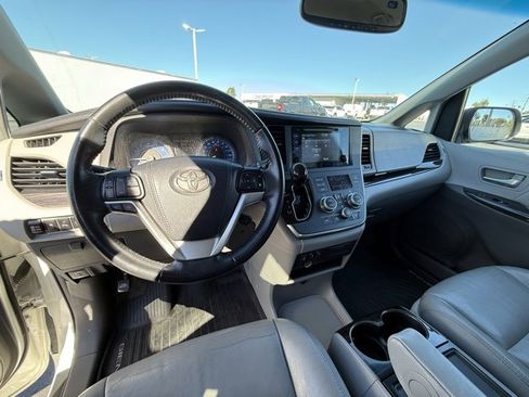 Used 2015 Toyota Sienna XLE image 12