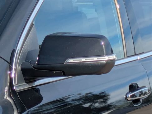 Used 2023 GMC Acadia Denali w/ Black Diamond Edition image 11