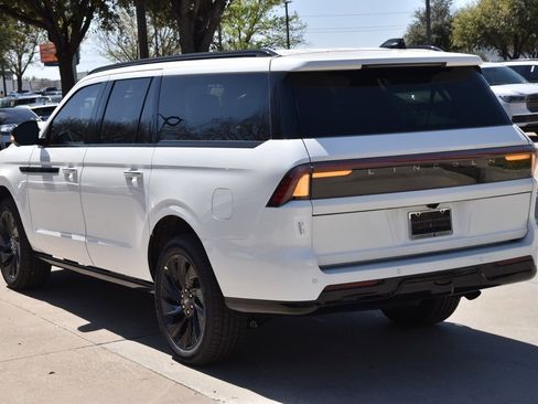 New 2025 Lincoln Navigator L Reserve w/ Jet Appearance Package AWD/4WD image 16