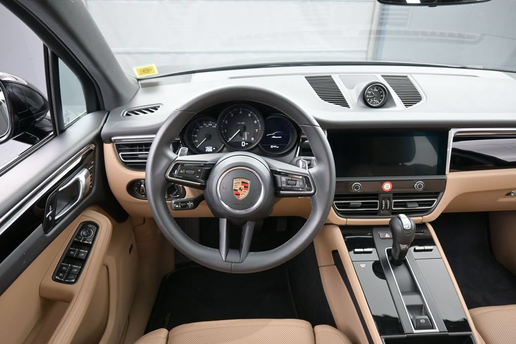 Certified 2026 Porsche Macan AWD/4WD image 17