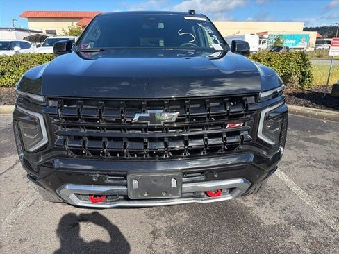 Used 2025 Chevrolet Suburban Z71 image 23