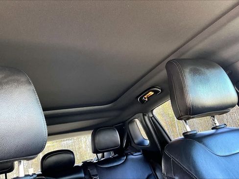 Used 2023 Jeep Compass Latitude w/ Sun and Sound Group image 14