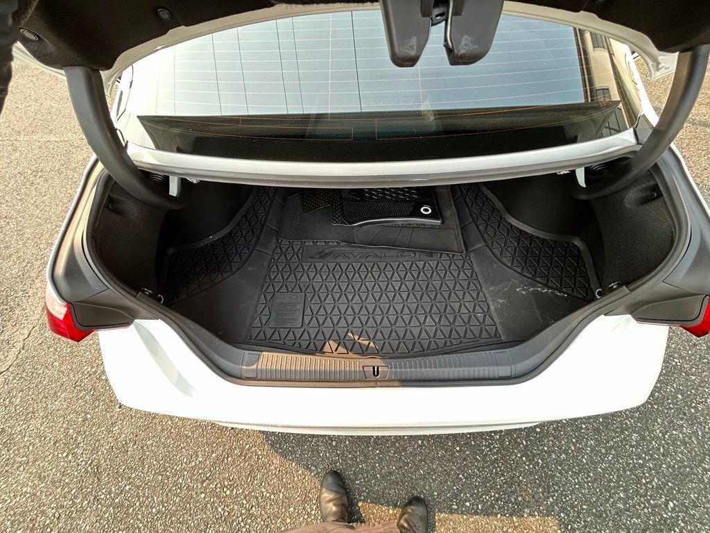 Used 2021 Toyota Avalon Limited w/ Advanced Safety Package FWD image 23