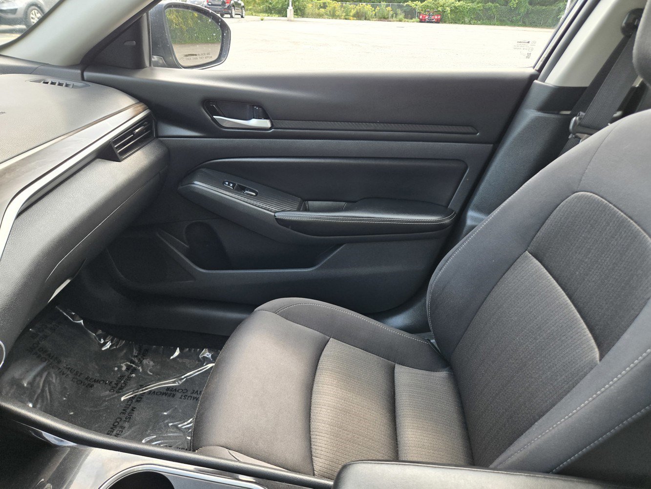 Used 2024 Nissan Altima 2.5 SV FWD image 14