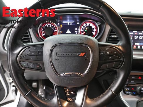 Used 2022 Dodge Challenger SXT image 10