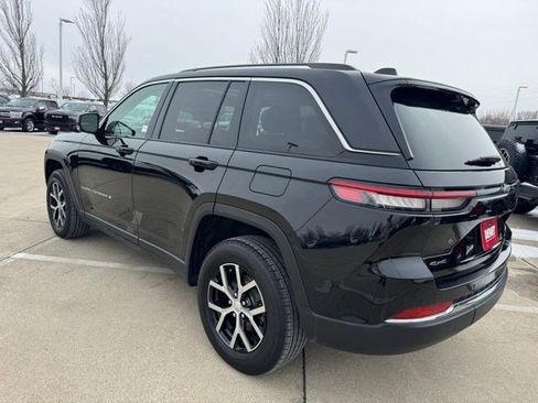 Certified 2023 Jeep Grand Cherokee Limited w/ Luxury Tech Group II AWD/4WD image 5