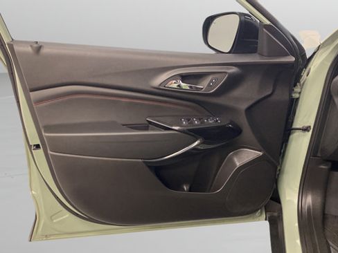 Used 2024 Chevrolet Trax RS w/ Sunroof Package FWD image 24