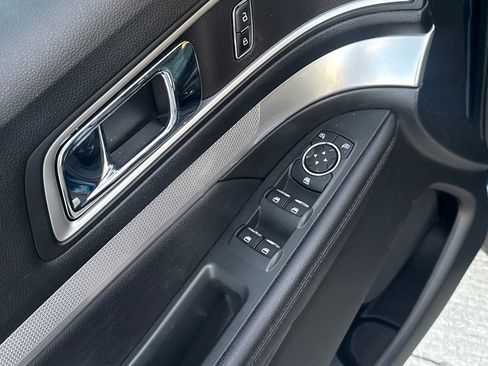 Used 2016 Ford Explorer XLT w/ Equipment Group 202A image 13